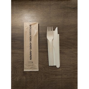 00262 Ξύλινο κουβέρ 16cm (Πιρούνι + μαχαίρι + Πετσέτα)